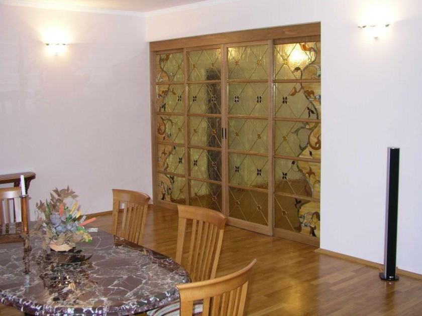 Перегородка для гостиной с цветным стеклом и декоративными вставками Ленинск-Кузнецкий